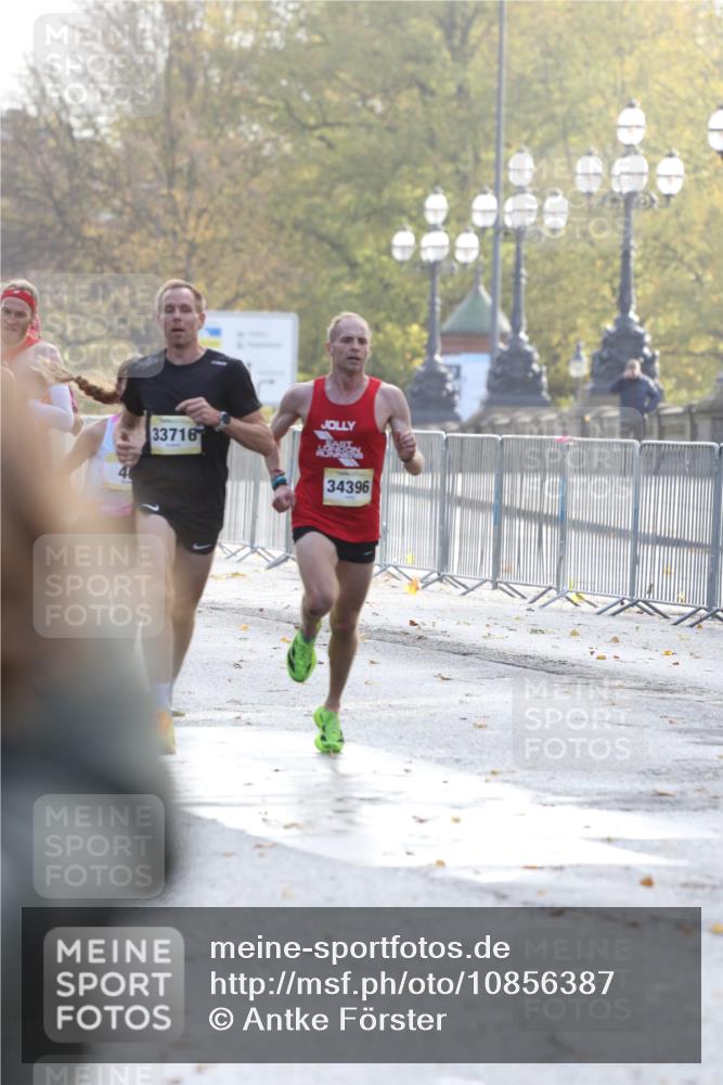 25.10.2026 - hella hamburg halbmarathon Antke Förster http://msf.ph/oto/10856387 25.10.2026 10:14:30 Lombardsbrücke 35561, 40, 33716, 34396, 30965 meine-sportfotos.de