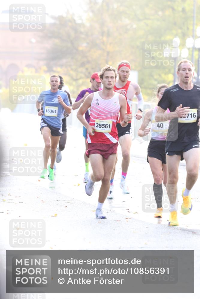 25.10.2026 - hella hamburg halbmarathon Antke Förster http://msf.ph/oto/10856391 25.10.2026 10:14:31 Lombardsbrücke 35561, 40, 33716, 34396, 30965, 11655 meine-sportfotos.de
