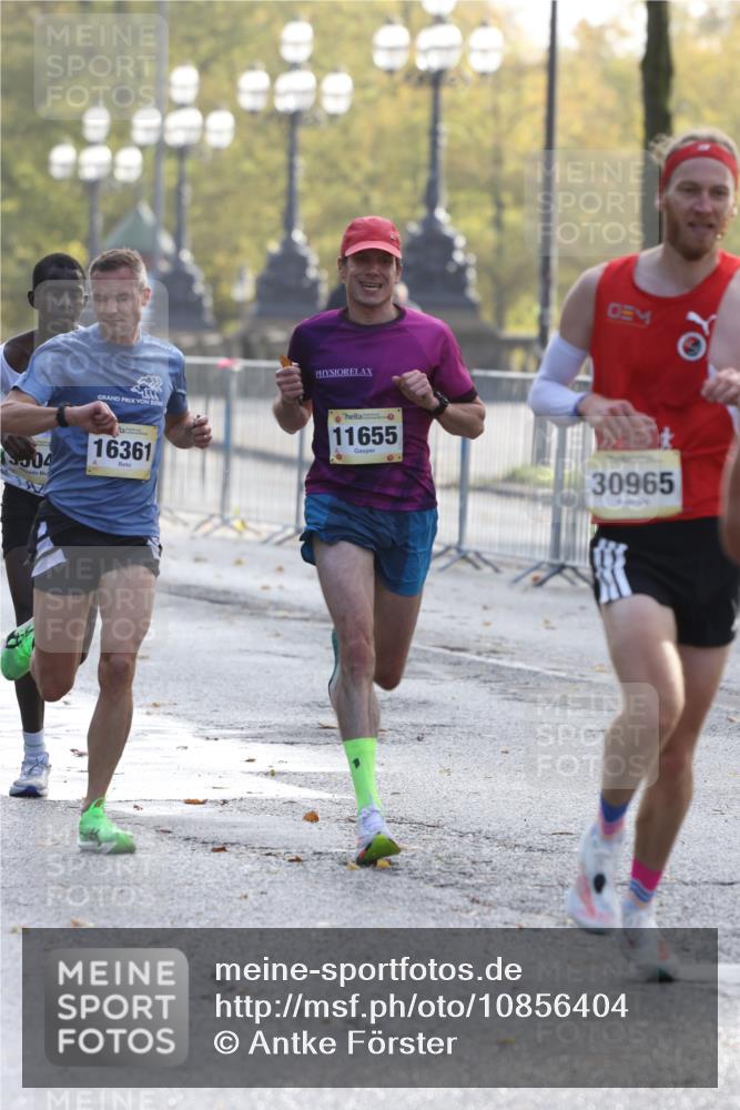 25.10.2026 - hella hamburg halbmarathon Antke Förster http://msf.ph/oto/10856404 25.10.2026 10:14:35 Lombardsbrücke 34396, 33716, 40, 35561, 30965, 11655, 16361, 35048 meine-sportfotos.de