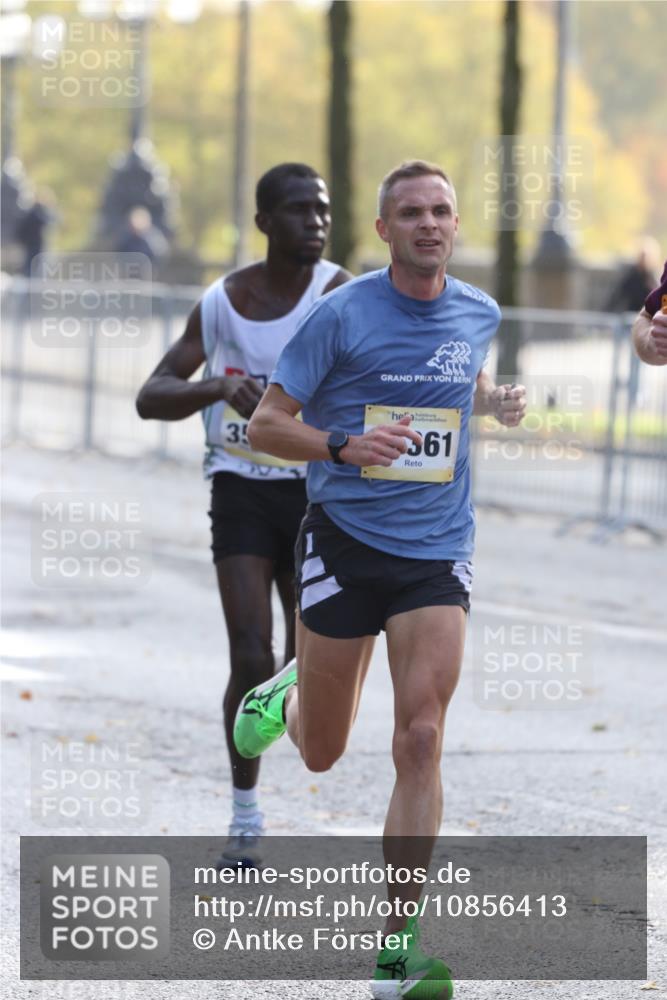25.10.2026 - hella hamburg halbmarathon Antke Förster http://msf.ph/oto/10856413 25.10.2026 10:14:36 Lombardsbrücke 34396, 33716, 35561, 40, 30965, 11655, 16361, 35048 meine-sportfotos.de