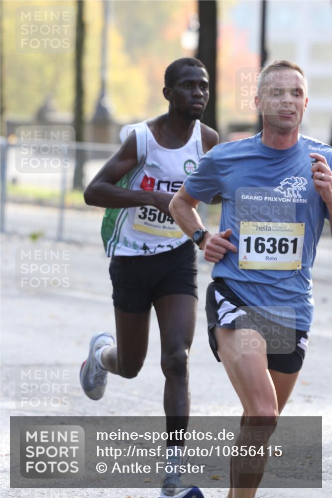 25.10.2026 - hella hamburg halbmarathon Antke Förster http://msf.ph/oto/10856415 25.10.2026 10:14:37 Lombardsbrücke 30965, 11655, 16361, 35048 meine-sportfotos.de