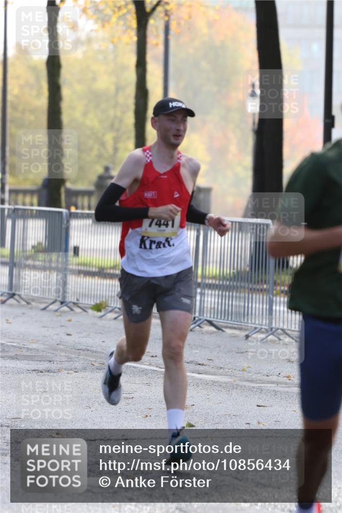 25.10.2026 - hella hamburg halbmarathon Antke Förster http://msf.ph/oto/10856434 25.10.2026 10:14:48 Lombardsbrücke 10658, 6590, 7441 meine-sportfotos.de