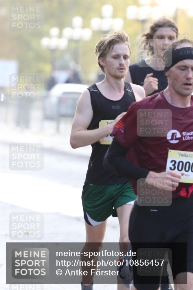 25.10.2026 - hella hamburg halbmarathon Antke Förster http://msf.ph/oto/10856457 25.10.2026 10:15:03 Lombardsbrücke 30002, 31330, 35254, 9804, 13398 meine-sportfotos.de
