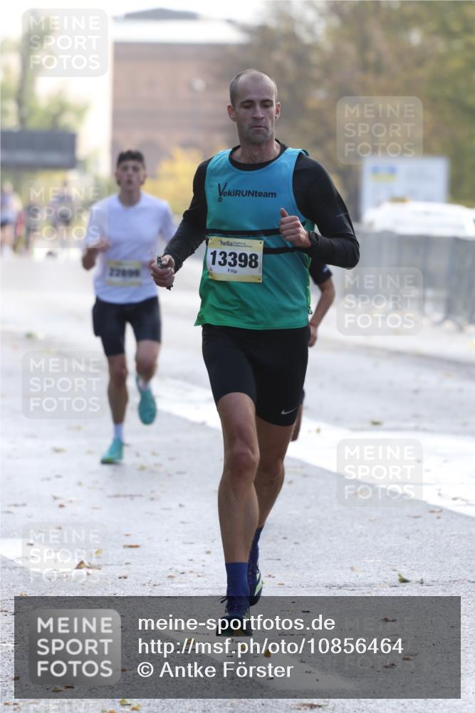 25.10.2026 - hella hamburg halbmarathon Antke Förster http://msf.ph/oto/10856464 25.10.2026 10:15:07 Lombardsbrücke 13398, 36367, 22899 meine-sportfotos.de
