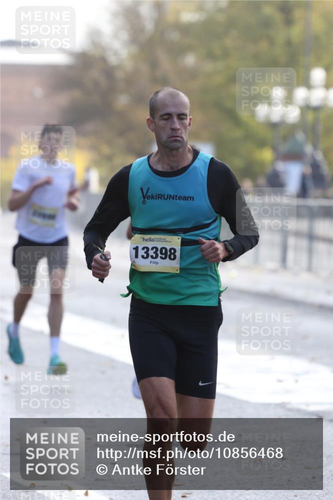 25.10.2026 - hella hamburg halbmarathon Antke Förster http://msf.ph/oto/10856468 25.10.2026 10:15:08 Lombardsbrücke 13398, 36367, 22899 meine-sportfotos.de