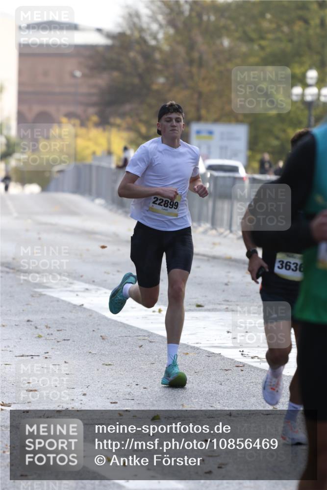 25.10.2026 - hella hamburg halbmarathon Antke Förster http://msf.ph/oto/10856469 25.10.2026 10:15:09 Lombardsbrücke 13398, 36367, 22899, 6342 meine-sportfotos.de