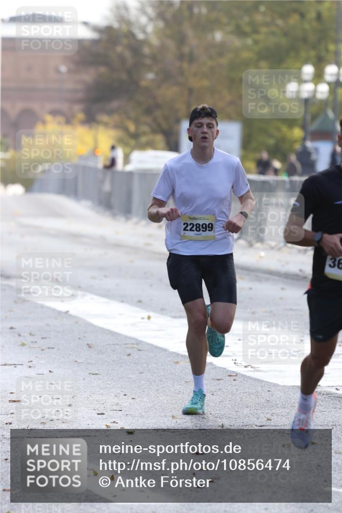 25.10.2026 - hella hamburg halbmarathon Antke Förster http://msf.ph/oto/10856474 25.10.2026 10:15:09 Lombardsbrücke 13398, 36367, 22899, 6342 meine-sportfotos.de