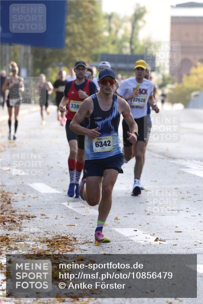 25.10.2026 - hella hamburg halbmarathon Antke Förster http://msf.ph/oto/10856479 25.10.2026 10:15:12 Lombardsbrücke 22899, 6342, 22628, 3388, 33610, 34314, 34758 meine-sportfotos.de
