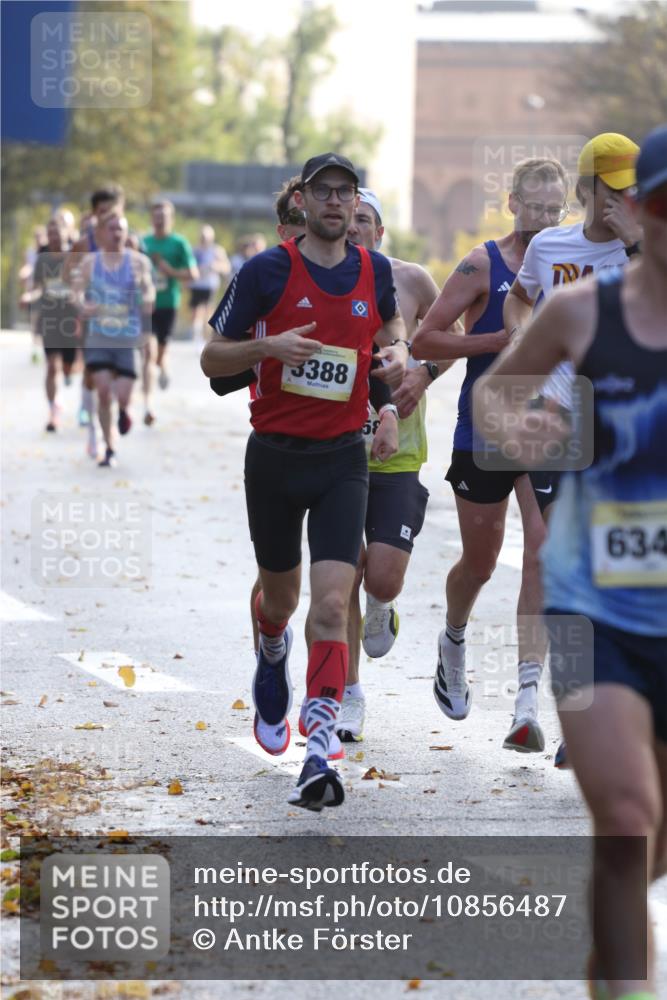 25.10.2026 - hella hamburg halbmarathon Antke Förster http://msf.ph/oto/10856487 25.10.2026 10:15:15 Lombardsbrücke 6342, 22628, 34314, 33610, 3388, 34758 meine-sportfotos.de
