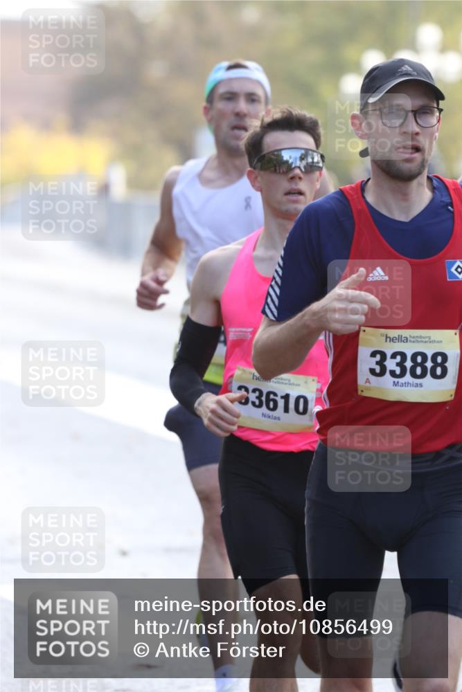25.10.2026 - hella hamburg halbmarathon Antke Förster http://msf.ph/oto/10856499 25.10.2026 10:15:18 Lombardsbrücke 22628, 34314, 33610, 3388, 34758, 21049 meine-sportfotos.de