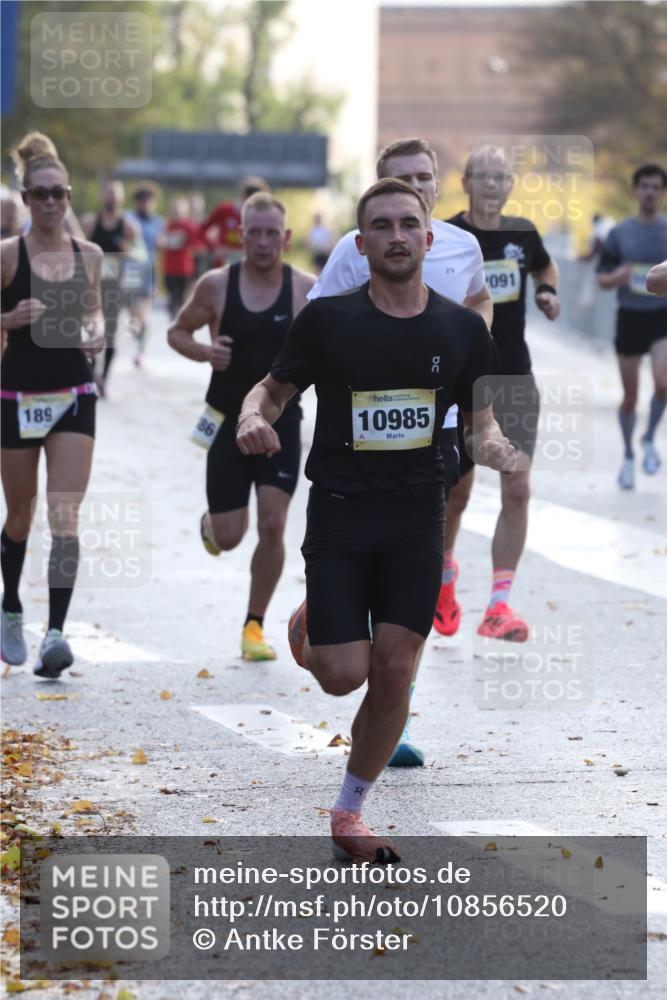 25.10.2026 - hella hamburg halbmarathon Antke Förster http://msf.ph/oto/10856520 25.10.2026 10:15:26 Lombardsbrücke 20014, 25044, 10760, 10985, 3745, 21386, 32091, 18941 meine-sportfotos.de