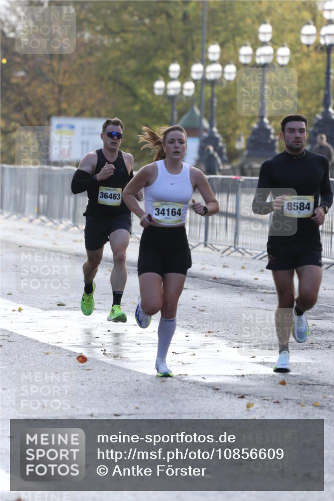 25.10.2026 - hella hamburg halbmarathon Antke Förster http://msf.ph/oto/10856609 25.10.2026 10:15:53 Lombardsbrücke 35621, 34164, 8584, 36463 meine-sportfotos.de