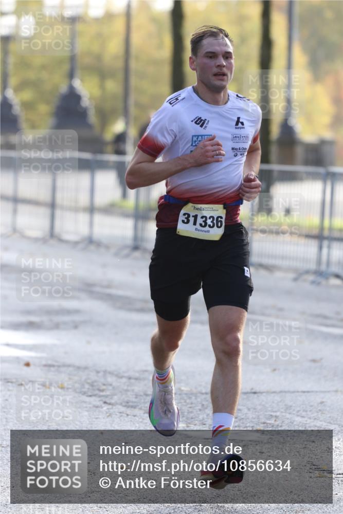 25.10.2026 - hella hamburg halbmarathon Antke Förster http://msf.ph/oto/10856634 25.10.2026 10:16:00 Lombardsbrücke 31336 meine-sportfotos.de