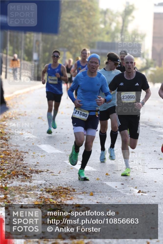 25.10.2026 - hella hamburg halbmarathon Antke Förster http://msf.ph/oto/10856663 25.10.2026 10:16:15 Lombardsbrücke 10912, 11167, 15794, 21590, 23060, 24382, 34812 meine-sportfotos.de