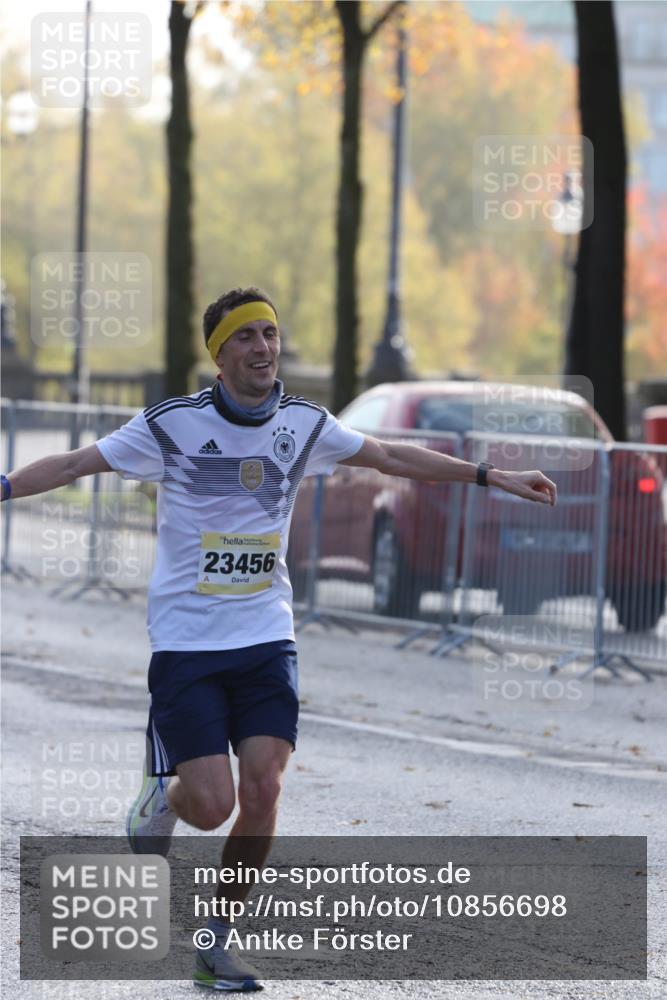 25.10.2026 - hella hamburg halbmarathon Antke Förster http://msf.ph/oto/10856698 25.10.2026 10:16:30 Lombardsbrücke 23456, 36317 meine-sportfotos.de