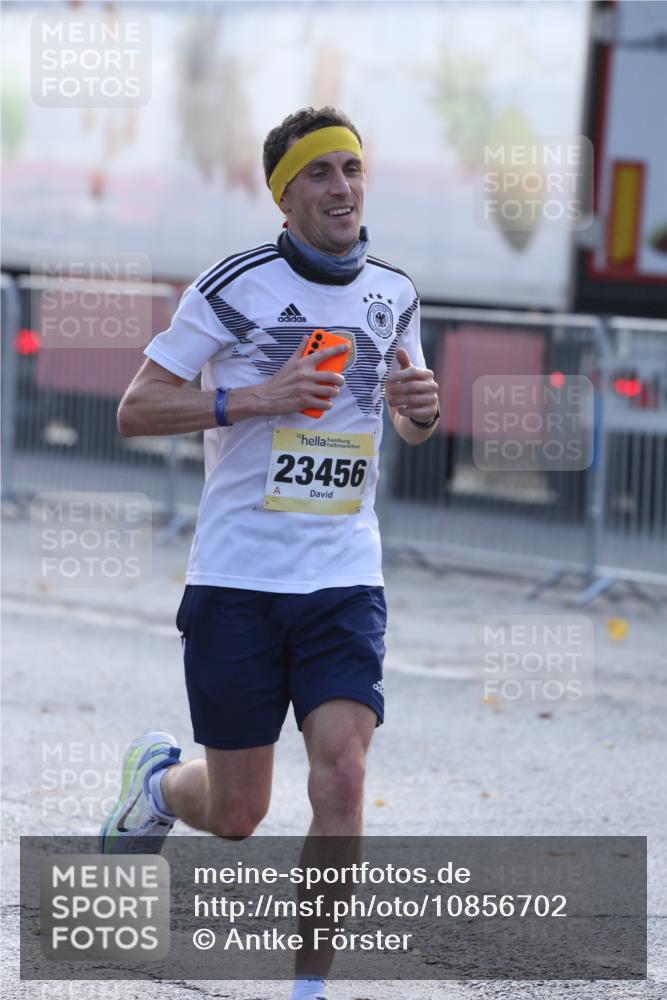 25.10.2026 - hella hamburg halbmarathon Antke Förster http://msf.ph/oto/10856702 25.10.2026 10:16:31 Lombardsbrücke 23456, 36317 meine-sportfotos.de