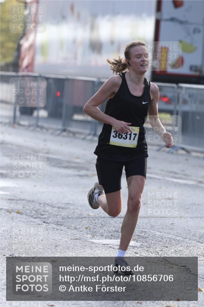 25.10.2026 - hella hamburg halbmarathon Antke Förster http://msf.ph/oto/10856706 25.10.2026 10:16:32 Lombardsbrücke 23456, 36317 meine-sportfotos.de