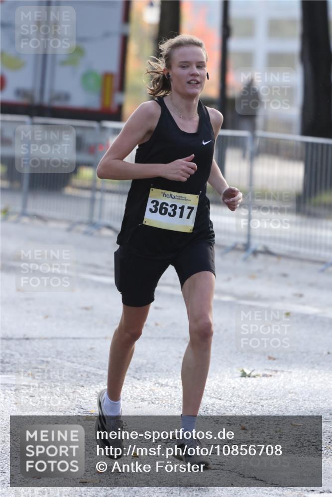 25.10.2026 - hella hamburg halbmarathon Antke Förster http://msf.ph/oto/10856708 25.10.2026 10:16:33 Lombardsbrücke 36317 meine-sportfotos.de