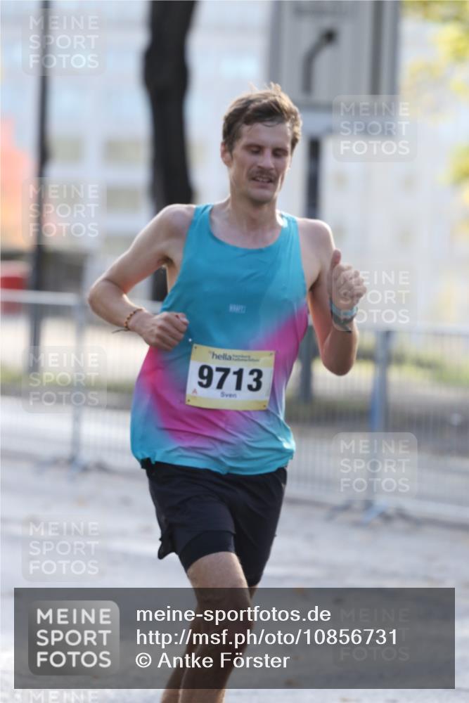 25.10.2026 - hella hamburg halbmarathon Antke Förster http://msf.ph/oto/10856731 25.10.2026 10:16:43 Lombardsbrücke 9713, 3452, 36425 meine-sportfotos.de