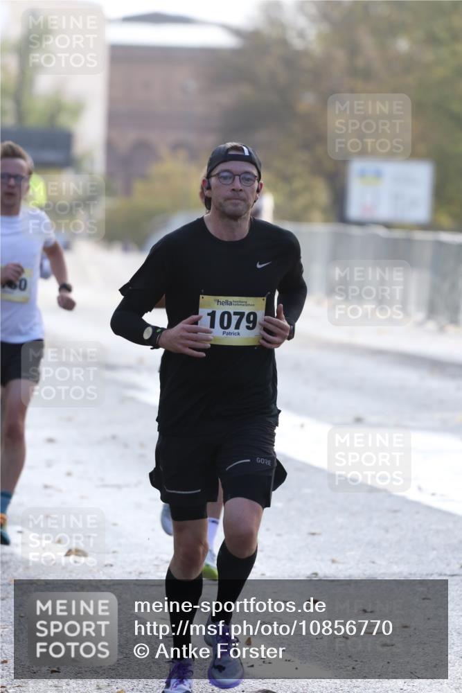 25.10.2026 - hella hamburg halbmarathon Antke Förster http://msf.ph/oto/10856770 25.10.2026 10:16:58 Lombardsbrücke 1079, 19917, 48, 9730, 1261 meine-sportfotos.de