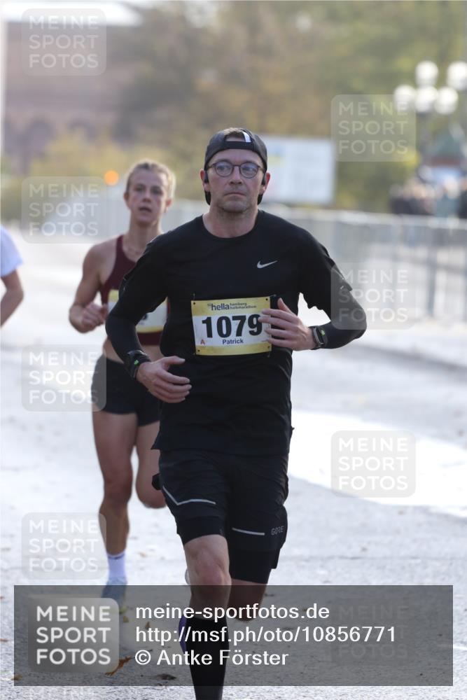 25.10.2026 - hella hamburg halbmarathon Antke Förster http://msf.ph/oto/10856771 25.10.2026 10:16:59 Lombardsbrücke 1079, 19917, 48, 9730, 1261 meine-sportfotos.de
