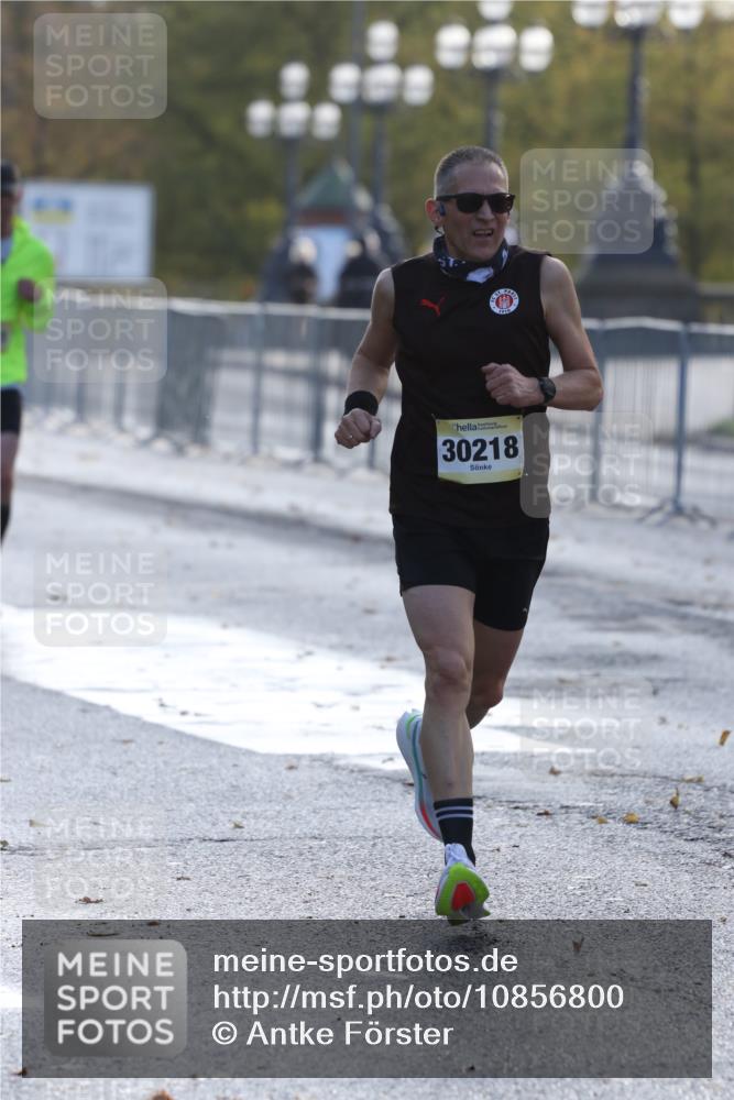 25.10.2026 - hella hamburg halbmarathon Antke Förster http://msf.ph/oto/10856800 25.10.2026 10:17:11 Lombardsbrücke 13052, 30218, 1999, 30331, 22520, 30014, 30016, 13755, 2154, 2321 meine-sportfotos.de