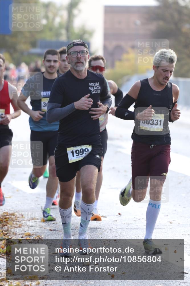 25.10.2026 - hella hamburg halbmarathon Antke Förster http://msf.ph/oto/10856804 25.10.2026 10:17:12 Lombardsbrücke 30218, 1999, 30331, 22520, 30016, 30014, 13755, 2154, 2321 meine-sportfotos.de