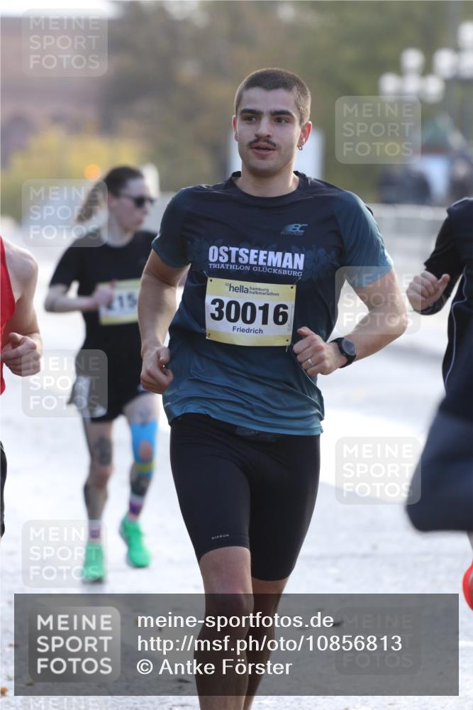 25.10.2026 - hella hamburg halbmarathon Antke Förster http://msf.ph/oto/10856813 25.10.2026 10:17:15 Lombardsbrücke 1999, 30331, 22520, 30016, 30014, 13755, 2154, 2321, 23702, 35458 meine-sportfotos.de