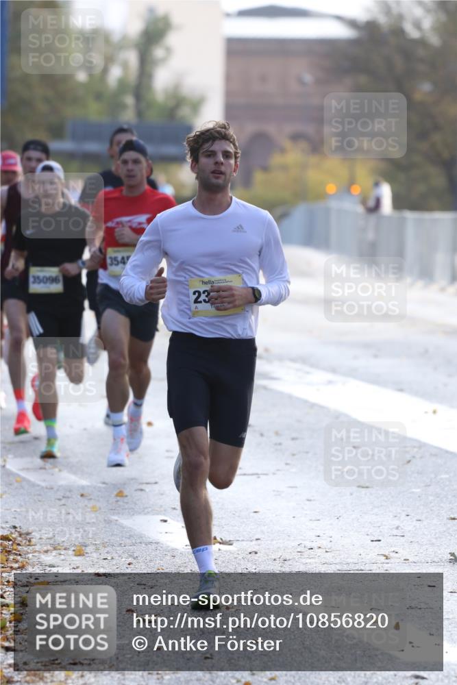 25.10.2026 - hella hamburg halbmarathon Antke Förster http://msf.ph/oto/10856820 25.10.2026 10:17:17 Lombardsbrücke 13755, 2154, 2321, 23702, 35458, 35301, 35096, 32845 meine-sportfotos.de