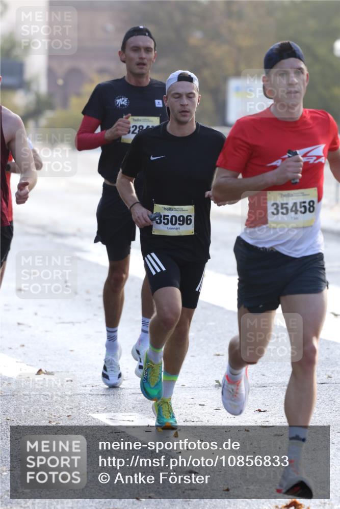 25.10.2026 - hella hamburg halbmarathon Antke Förster http://msf.ph/oto/10856833 25.10.2026 10:17:21 Lombardsbrücke 35458, 35301, 35096, 32845, 3296, 35439, 12292, 34853 meine-sportfotos.de