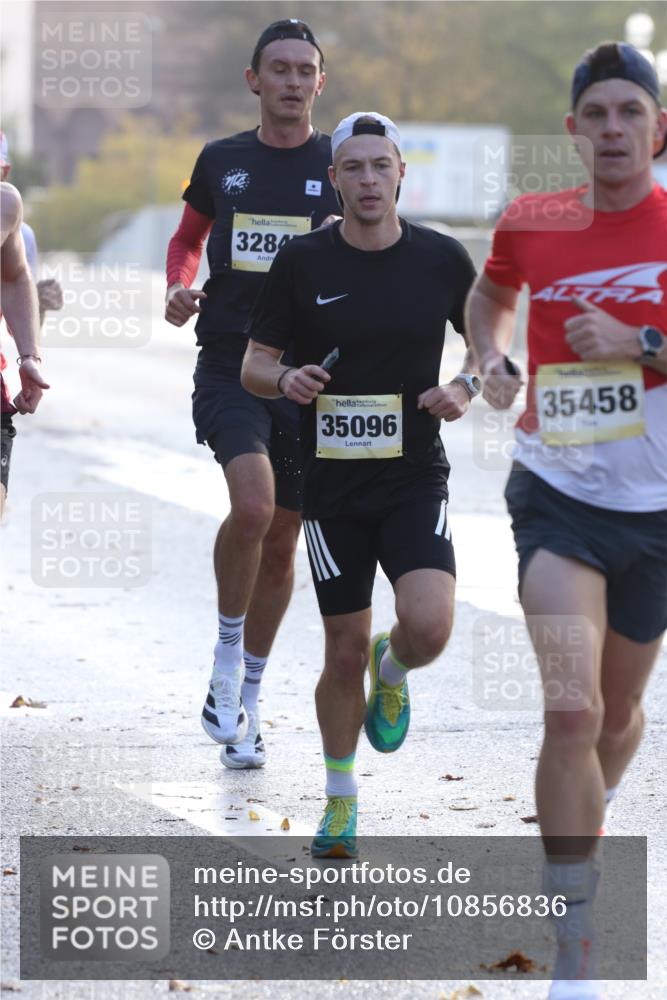 25.10.2026 - hella hamburg halbmarathon Antke Förster http://msf.ph/oto/10856836 25.10.2026 10:17:21 Lombardsbrücke 35458, 35301, 35096, 32845, 3296, 35439, 12292, 34853 meine-sportfotos.de