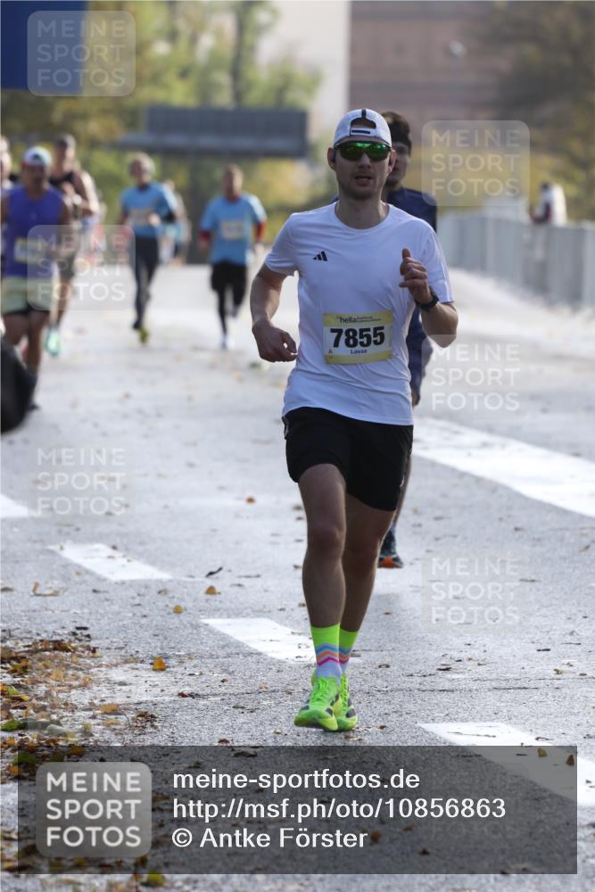 25.10.2026 - hella hamburg halbmarathon Antke Förster http://msf.ph/oto/10856863 25.10.2026 10:17:34 Lombardsbrücke 33421, 30672, 7855, 22306 meine-sportfotos.de