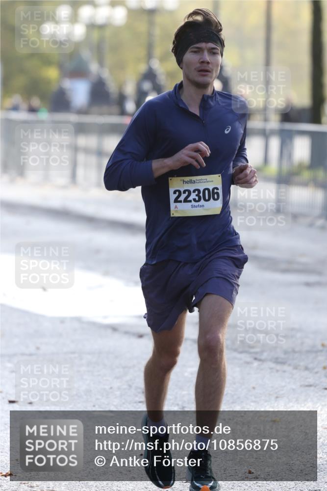 25.10.2026 - hella hamburg halbmarathon Antke Förster http://msf.ph/oto/10856875 25.10.2026 10:17:37 Lombardsbrücke 30672, 7855, 22306, 7781 meine-sportfotos.de
