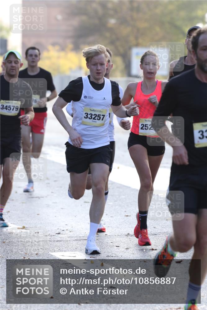 25.10.2026 - hella hamburg halbmarathon Antke Förster http://msf.ph/oto/10856887 25.10.2026 10:17:44 Lombardsbrücke 3316, 14854, 12469, 25212, 33257, 30931, 30495, 34579, 16136, 16135, 35658, 35259, 32527, 5776, 2658, 31915, 34887, 9842 meine-sportfotos.de