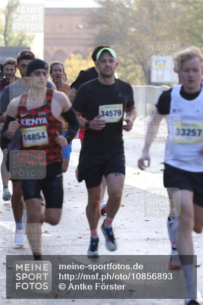 25.10.2026 - hella hamburg halbmarathon Antke Förster http://msf.ph/oto/10856893 25.10.2026 10:17:45 Lombardsbrücke 3316, 25212, 14854, 12469, 33257, 30931, 30495, 34579, 16136, 16135, 35658, 35259, 32527, 5776, 2658, 31915, 34887, 9842 meine-sportfotos.de