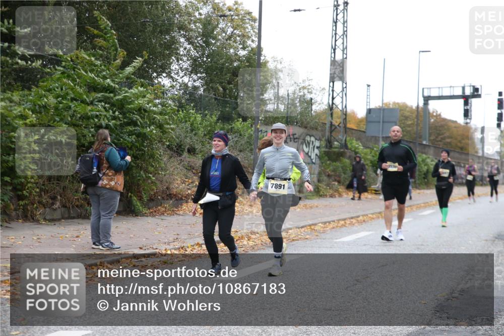 25.10.2026 - hella hamburg halbmarathon Jannik Wohlers http://msf.ph/oto/10867183 25.10.2026 12:27:04 Lombardsbrücke 21007, 7894, 7891 meine-sportfotos.de