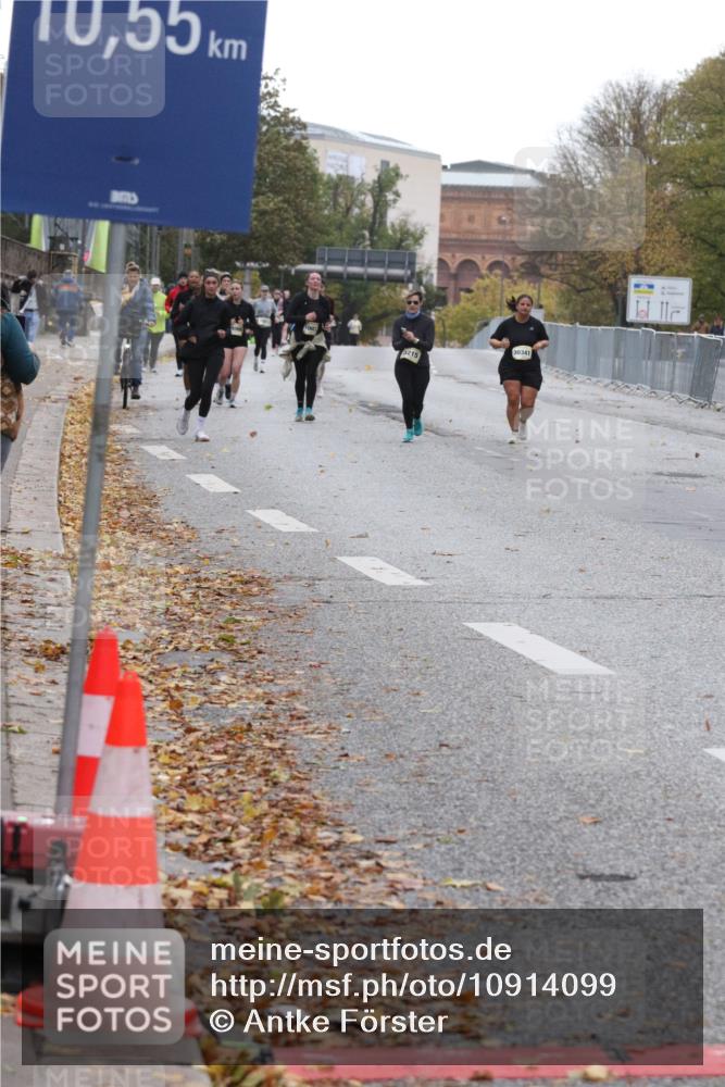 25.10.2026 - hella hamburg halbmarathon Antke Förster http://msf.ph/oto/10914099 25.10.2026 12:26:33 Lombardsbrücke 31561 meine-sportfotos.de
