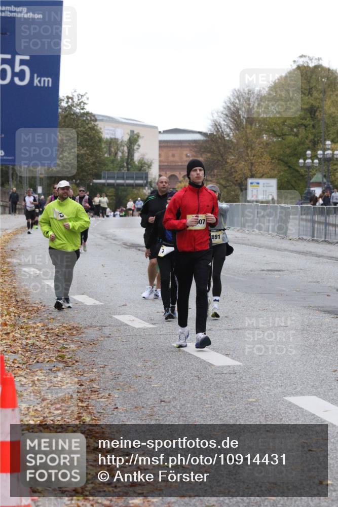25.10.2026 - hella hamburg halbmarathon Antke Förster http://msf.ph/oto/10914431 25.10.2026 12:27:01 Lombardsbrücke 36100, 21007, 7891, 7894 meine-sportfotos.de