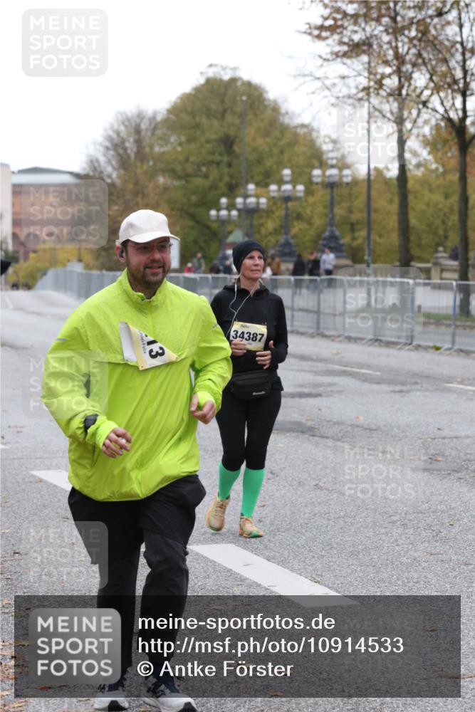 25.10.2026 - hella hamburg halbmarathon Antke Förster http://msf.ph/oto/10914533 25.10.2026 12:27:09 Lombardsbrücke 35387, 6213, 34387 meine-sportfotos.de