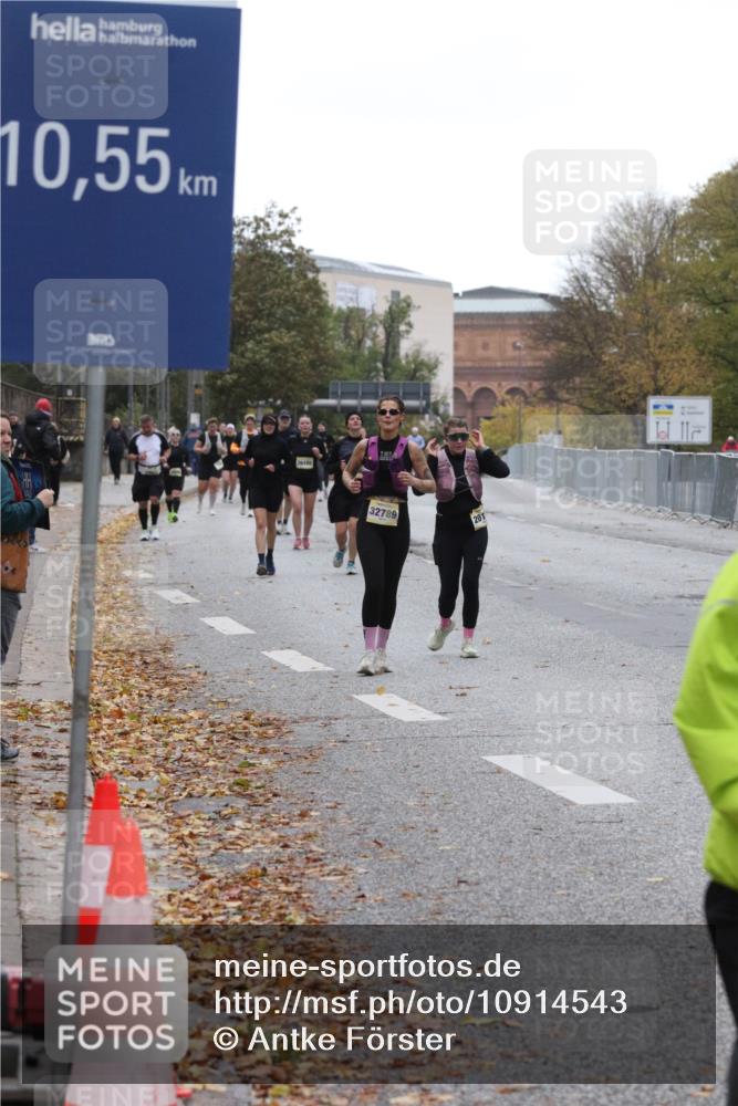 25.10.2026 - hella hamburg halbmarathon Antke Förster http://msf.ph/oto/10914543 25.10.2026 12:27:10 Lombardsbrücke 35387, 6213, 34387 meine-sportfotos.de