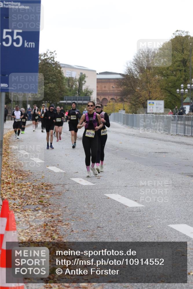 25.10.2026 - hella hamburg halbmarathon Antke Förster http://msf.ph/oto/10914552 25.10.2026 12:27:11 Lombardsbrücke 34387 meine-sportfotos.de