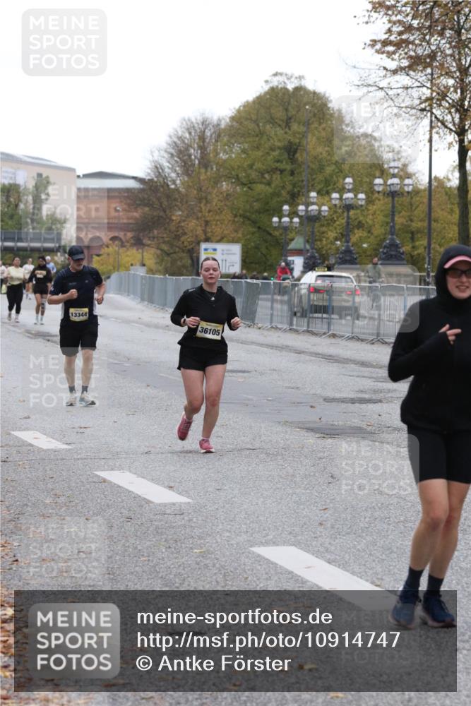 25.10.2026 - hella hamburg halbmarathon Antke Förster http://msf.ph/oto/10914747 25.10.2026 12:27:27 Lombardsbrücke 31366, 31367, 36105 meine-sportfotos.de