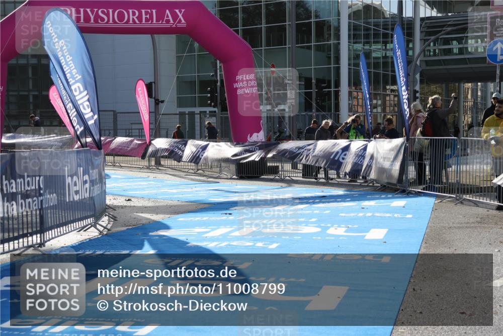 25.10.2026 - hella hamburg halbmarathon Strokosch-Dieckow http://msf.ph/oto/11008799 25.10.2026 10:17:19 Ziel  meine-sportfotos.de