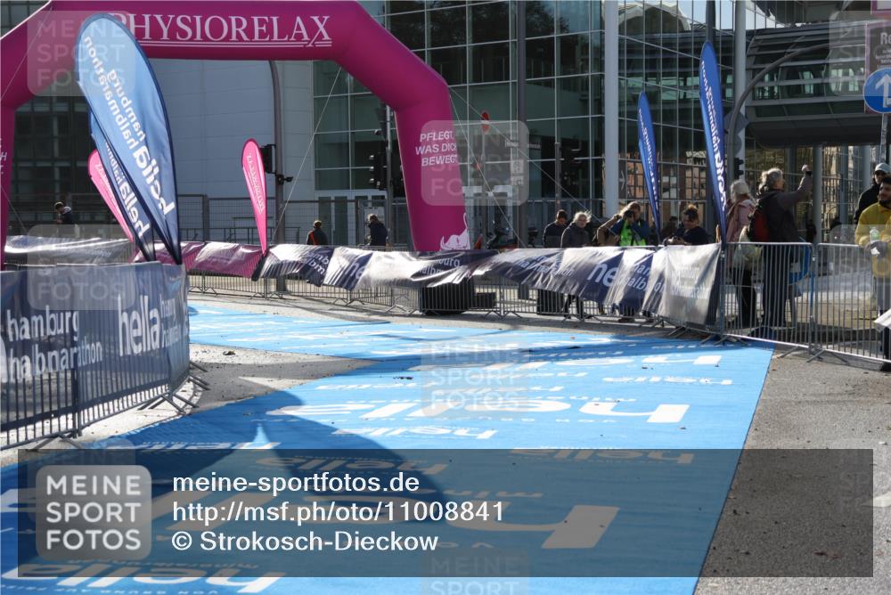 25.10.2026 - hella hamburg halbmarathon Strokosch-Dieckow http://msf.ph/oto/11008841 25.10.2026 10:17:19 Ziel  meine-sportfotos.de