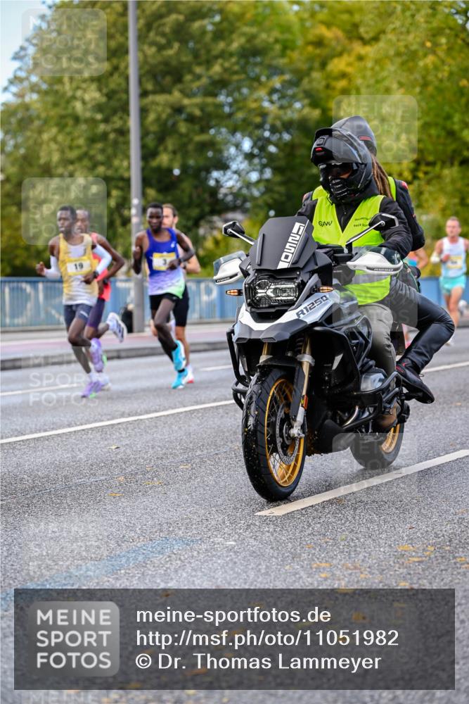 25.10.2026 - hella hamburg halbmarathon Dr. Thomas Lammeyer http://msf.ph/oto/11051982 25.10.2026 10:09:05 Kennedybrücke 1250 meine-sportfotos.de