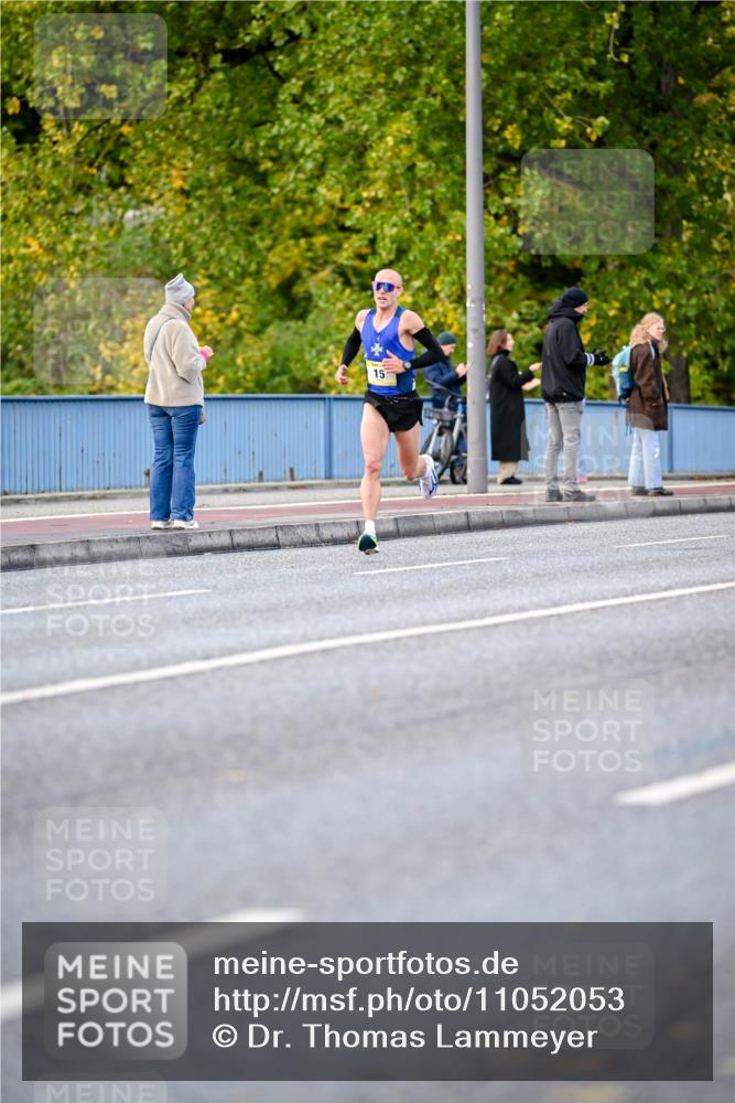 25.10.2026 - hella hamburg halbmarathon Dr. Thomas Lammeyer http://msf.ph/oto/11052053 25.10.2026 10:09:47 Kennedybrücke 15 meine-sportfotos.de