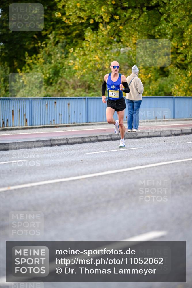25.10.2026 - hella hamburg halbmarathon Dr. Thomas Lammeyer http://msf.ph/oto/11052062 25.10.2026 10:09:48 Kennedybrücke 15 meine-sportfotos.de