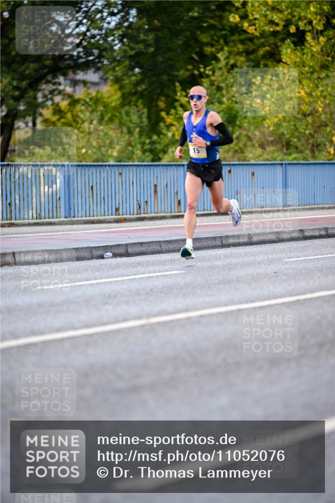 25.10.2026 - hella hamburg halbmarathon Dr. Thomas Lammeyer http://msf.ph/oto/11052076 25.10.2026 10:09:49 Kennedybrücke 15 meine-sportfotos.de