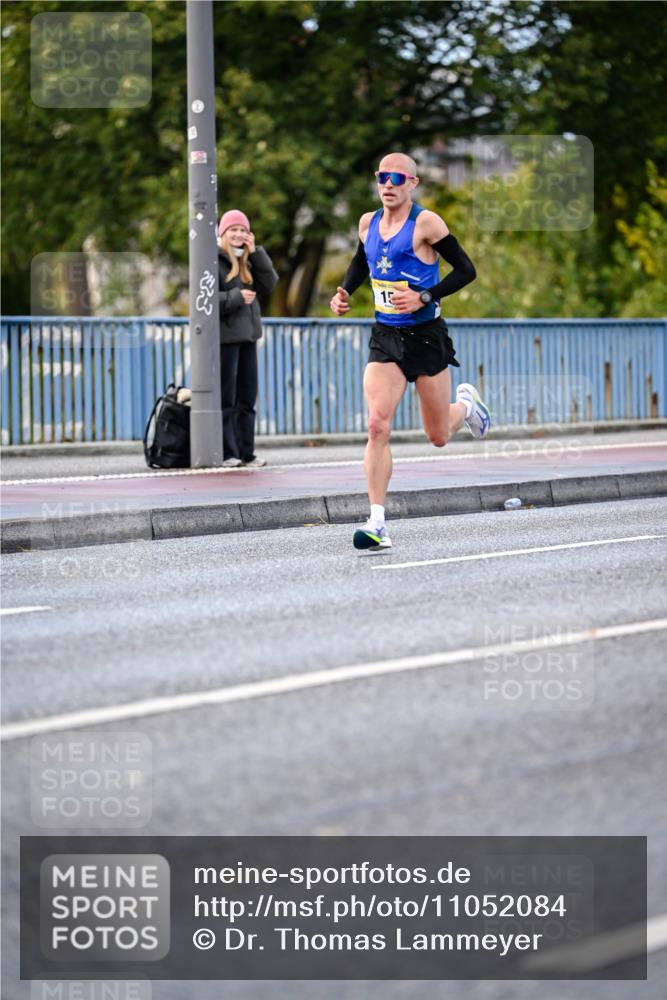 25.10.2026 - hella hamburg halbmarathon Dr. Thomas Lammeyer http://msf.ph/oto/11052084 25.10.2026 10:09:50 Kennedybrücke 15 meine-sportfotos.de