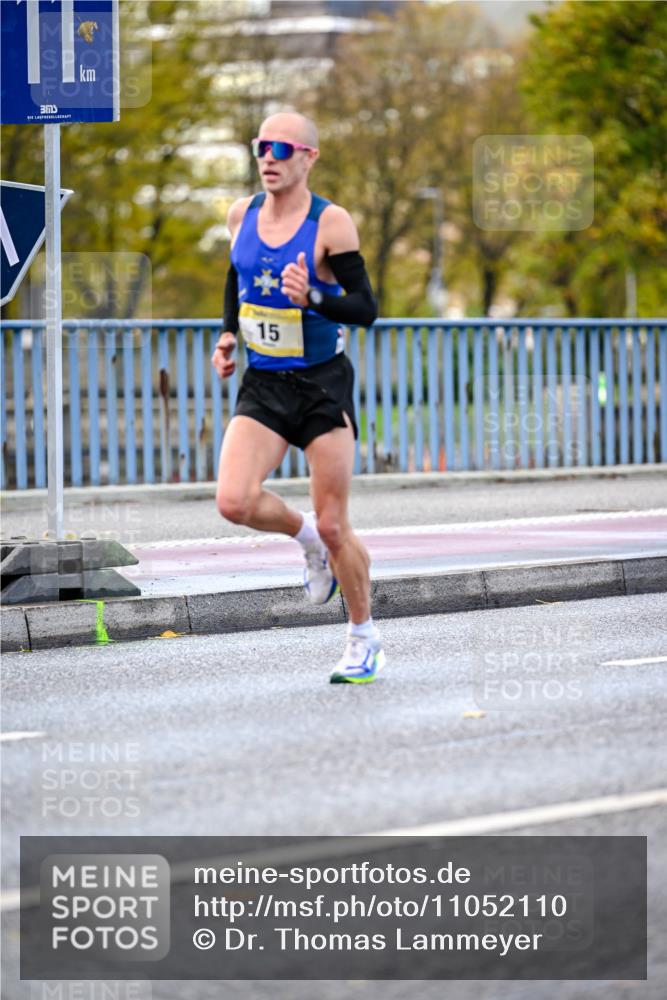 25.10.2026 - hella hamburg halbmarathon Dr. Thomas Lammeyer http://msf.ph/oto/11052110 25.10.2026 10:09:51 Kennedybrücke 15 meine-sportfotos.de